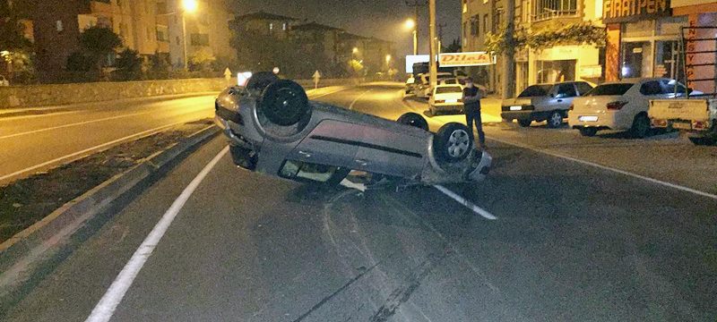 Virajı geç fark etti, takla attı; metrelerce sürüklendi