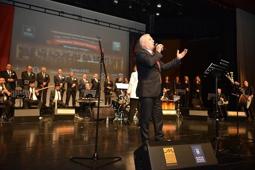 Muhtarların konserinde Bozbey’den türkü