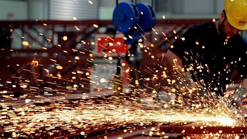 Sanayi üretimi şubatta önceki aya göre arttı