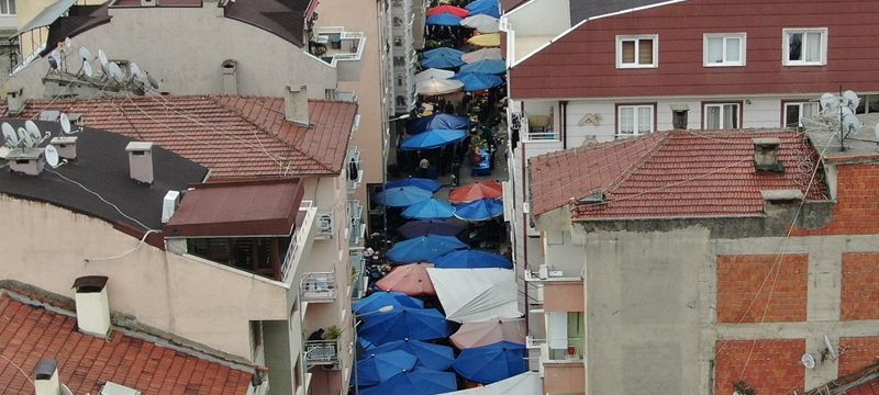 Semt pazarlarında sosyal mesafe tehlikesi