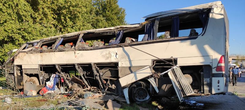 Eskişehir’de servis otobüsü devrildi: 2 ölü