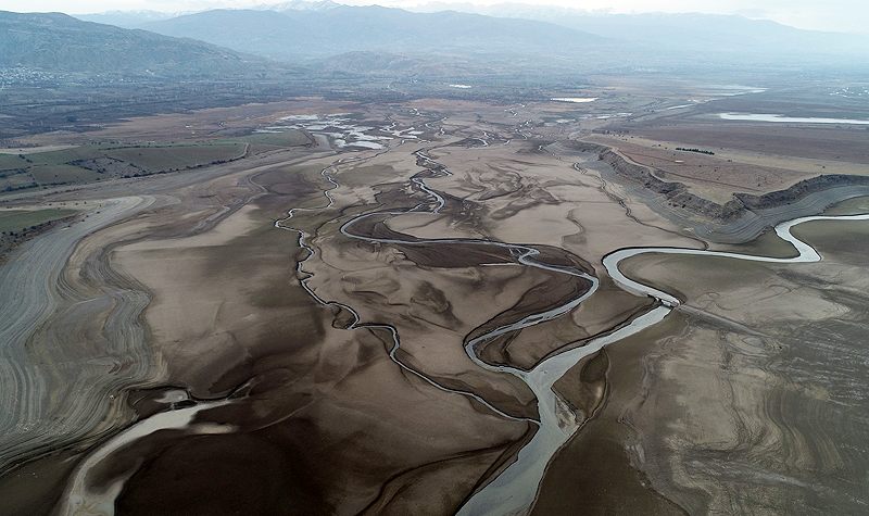 Ürküten görüntü, barajdan geriye nehir yatağı kaldı