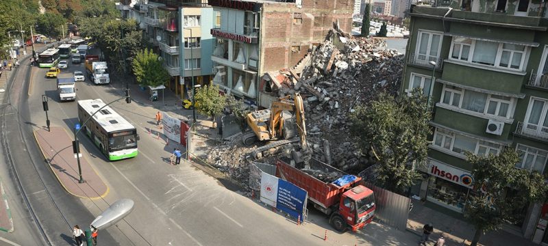 Kızılay binasının ardından İŞKUR binası da böyle yıkıldı...